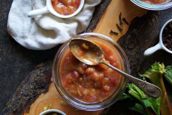 Rabarbarowy chutney z jablkami
