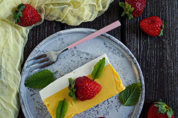 Jogurtowy sernik na zimno z mango