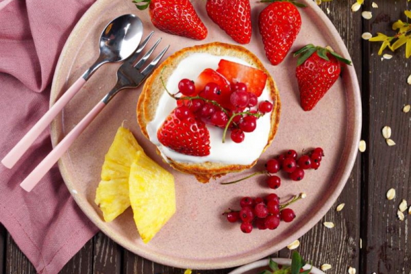 Owsiane pancakes (bezglutenowe) z owocami