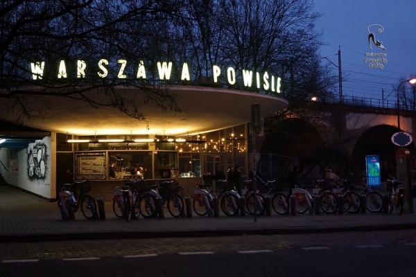 Warszawa Powiśle - kultowa klubokawiarnia na widelcu