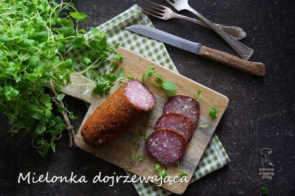 Mielonka dojrzewająca a la salami