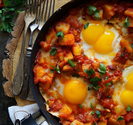 Huevos rancheros, czyli jajka po meksykańsku 