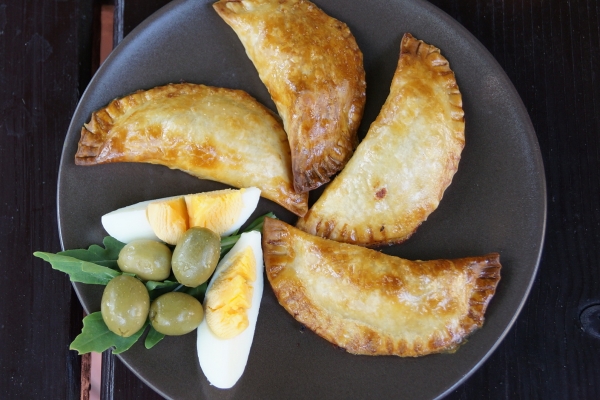 Empanadillas con pisto y atun, czyli pierożki z tuńczykiem i warzywami 