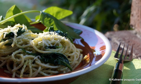 Spaghetti ze szpinakiem i pesto