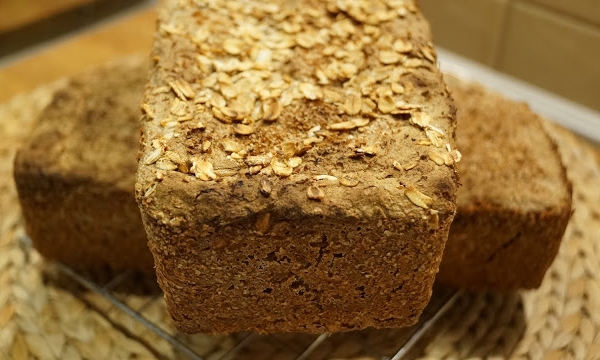 Chleb razowy pszenno-żytni ze słonecznikiem