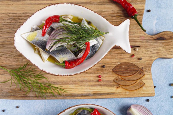 Marynowany śledź na ostro z chili