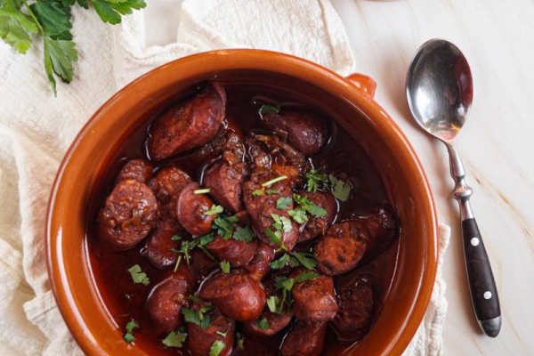 Chorizo w czerwonym winie