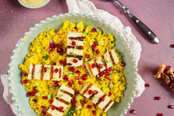 Sałatka kuskus z halloumi