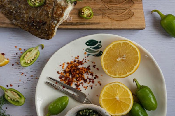 Grillowany turbot z koperkowym pesto