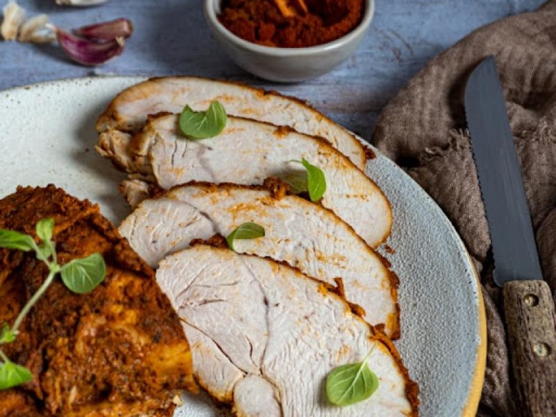 Pieczona pierś z indyka z przyprawami