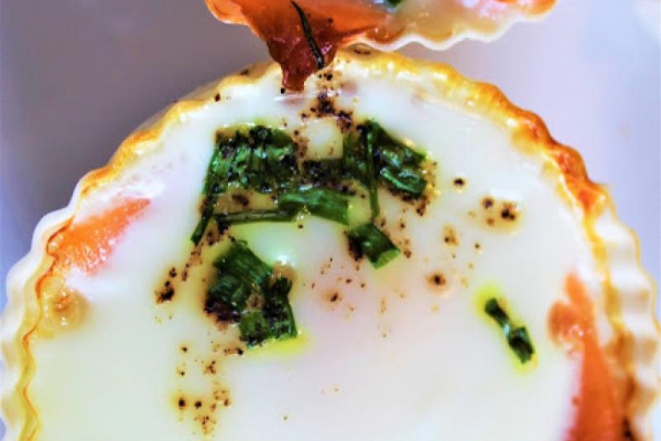 Baked eggs & smoked salmon or salami recipe