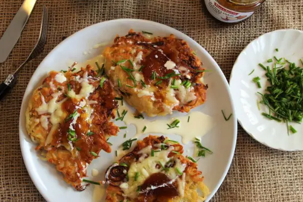 Hash browns with cheddar and caramelized onion chutney