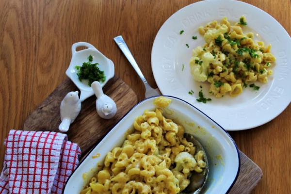Makaron w sosie serowym zapiekany z kalafiorem / Macaroni cheese backed with cauliflower