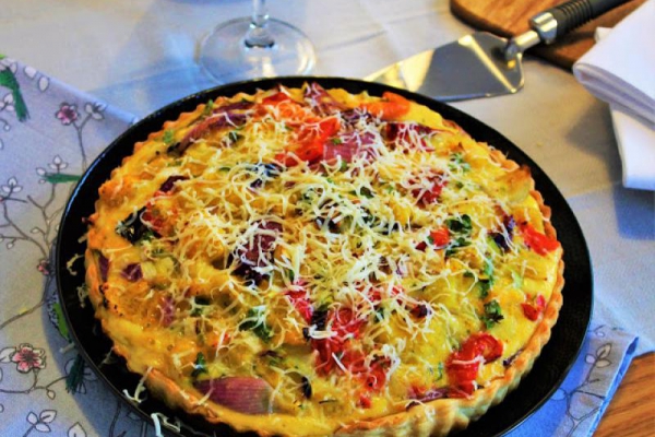 Pikantny quiche z dyni, papryki i czerwonej cebuli / Spicy pumpkin, pepper and red onion quiche