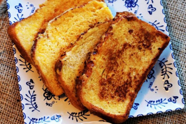 Francuskie tosty z Banana Sambal. Moje śniadaniowe comfort food na mroźne poranki.