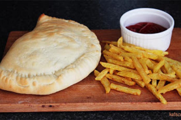 057. puszyste calzone + domowe frytki