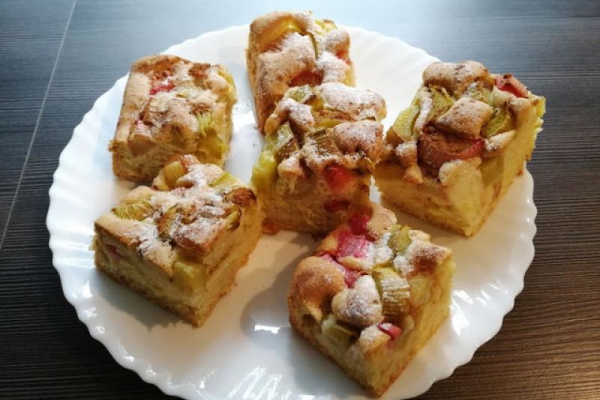 Łatwe ciasto z rabarbarem