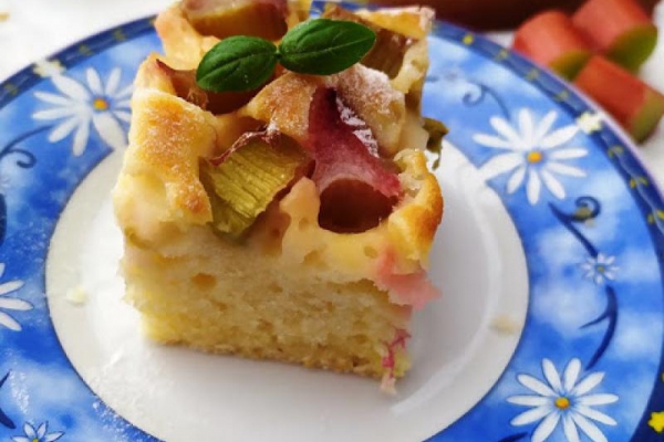 Ciasto jogurtowe z rabarbarem