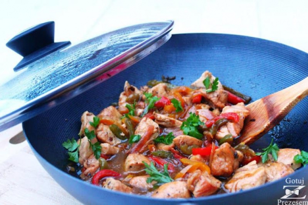 Kurczak w sosie teriyaki z makaronem