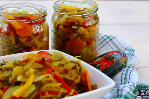 Sałatka z cukinii w curry - do słoików