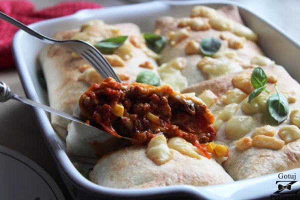 Tortilla zapiekana z mięsem mielonym