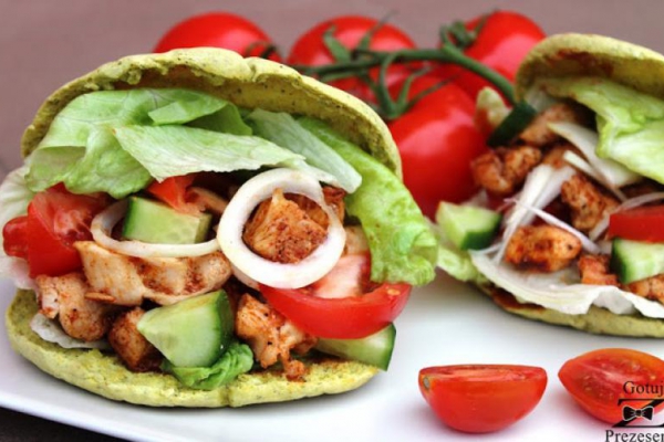 Pita z kurczakiem i warzywami - domowy kebab