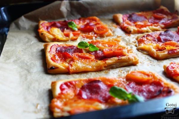 Pizzerki z ciasta francuskiego