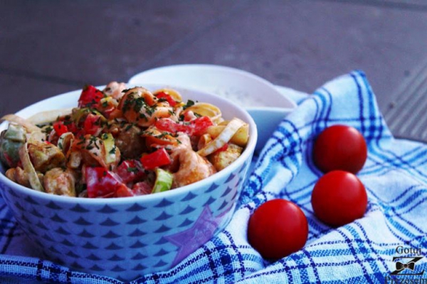 Sałatka z tortellini i kurczakiem