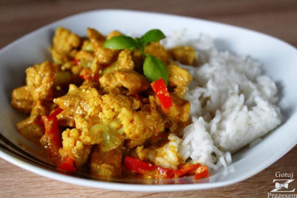 Curry z kurczakiem i kalafiorem