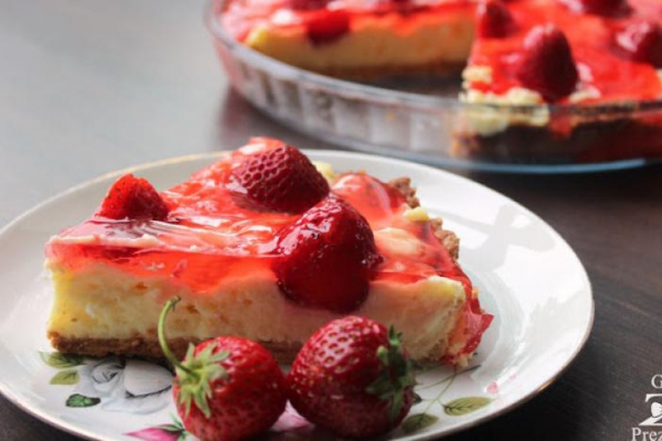 Krucha tarta z truskawkami