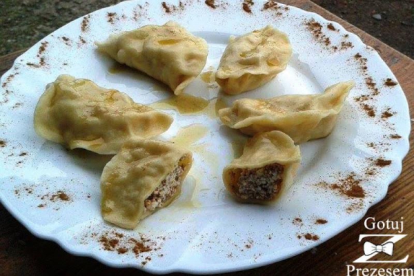 Pierogi z twarogiem i cynamonem