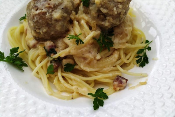 Klopsiki w sosie a la carbonara