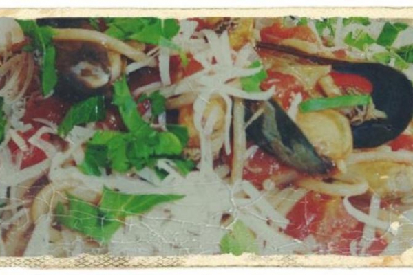 Spaghetti z mulami w sosie pomidorowym