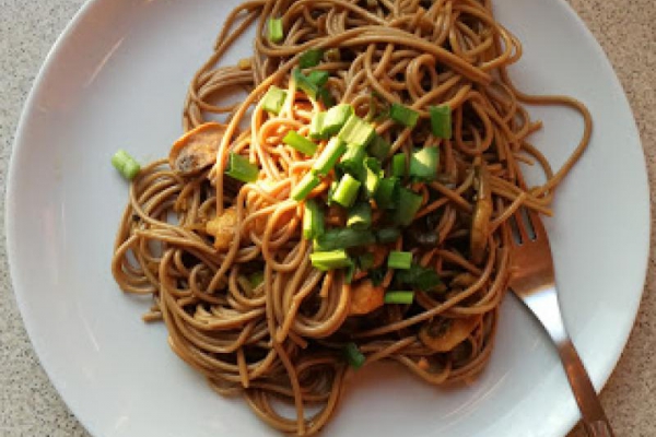 Makaron soba z kurczakiem
