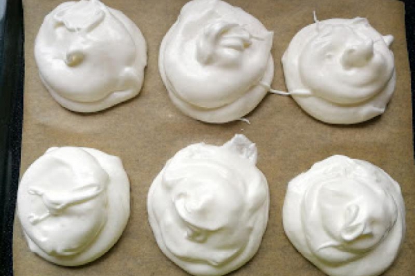 Mini pavlova