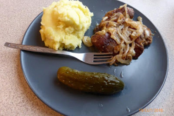 Wątróbka drobiowa z cebulką