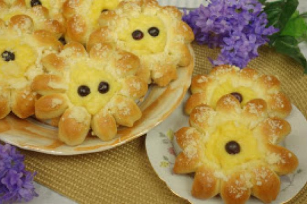 Drożdżówki z budyniem pyszne i puszyste