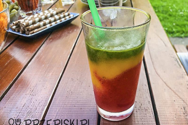 Tęczowy Koktajl – Przepis na Warstwowe Smoothie