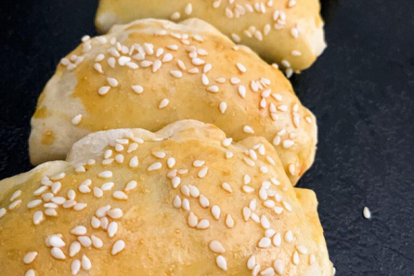 Pierożki Kebabowe z Sezamem