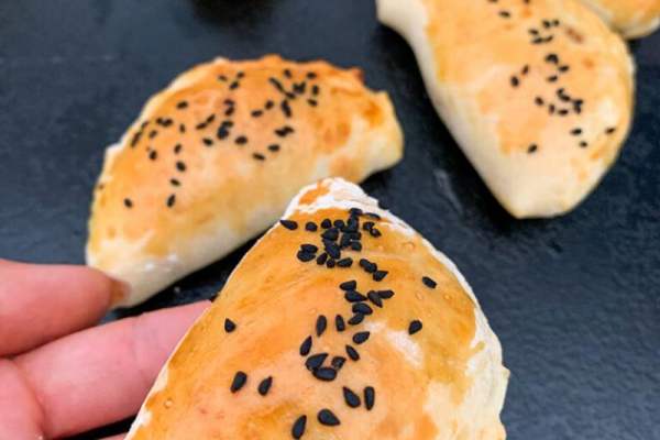 Pierożki Kebabowe z Czarnuszką