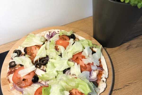 Szybka Pizza z Patelni na Tortilli