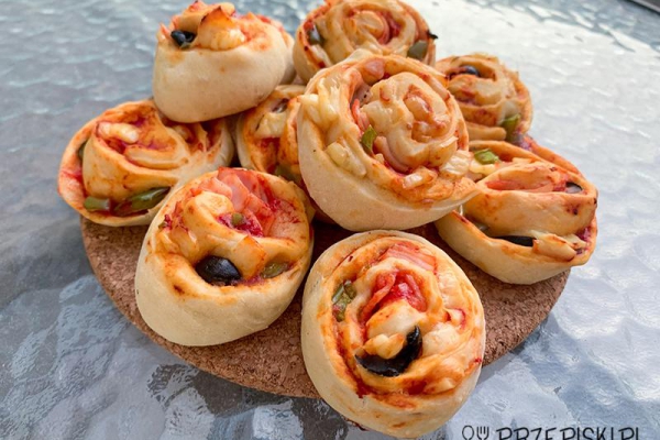 Zawijasy Drożdżowe – Zawijane Bułeczki Pizzowe
