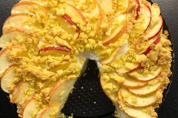 Tarta z Jabłkami i Bezą