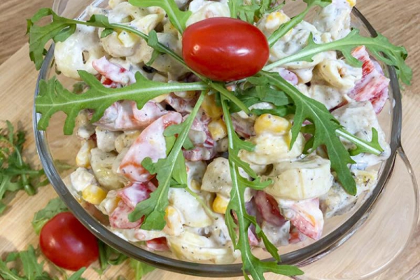 Sałatka Tortellini i Kurczakiem