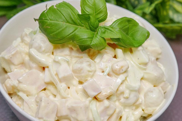 Sałatka z Cebulką Marynowaną