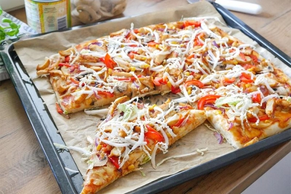 Domowa pizza kebab-gyros