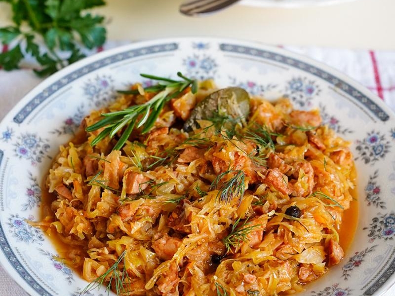 Bigos z młodej kapusty