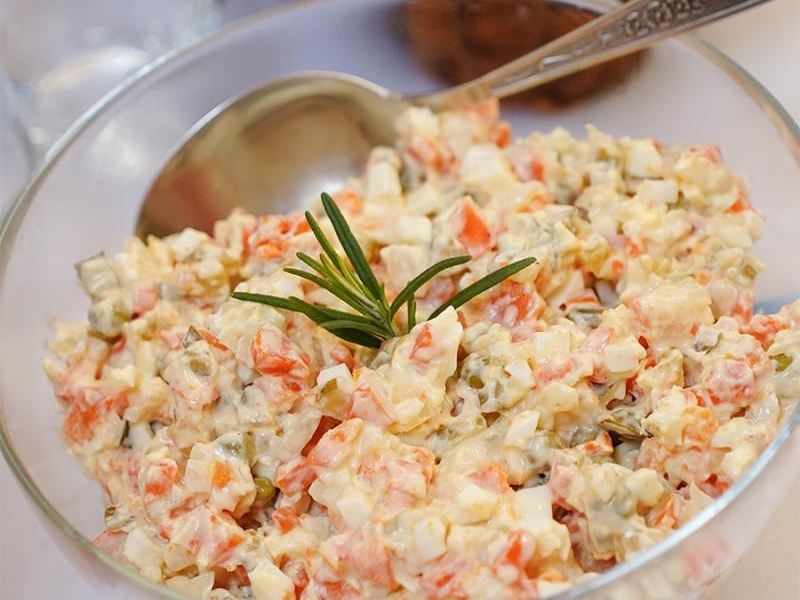 Klasyczna sałatka jarzynowa