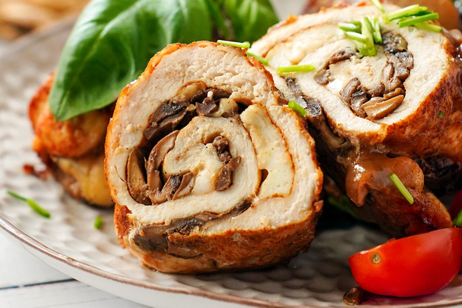 Soczyste roladki z kurczaka z pieczarkami i mozzarellą