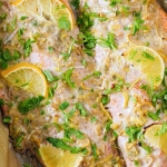 Łosoś pieczony w porach